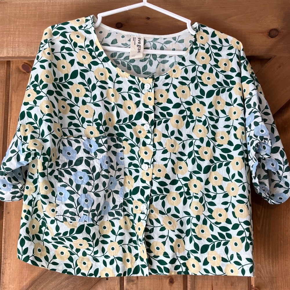 Eve Gravel Isis crop oversize top